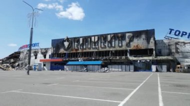 Bucha, Ukrayna 'da savaştan zarar görmüş bir alışveriş merkezi.