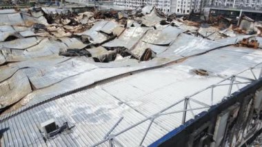 Bucha, Ukrayna 'da savaştan zarar görmüş bir alışveriş merkezi.