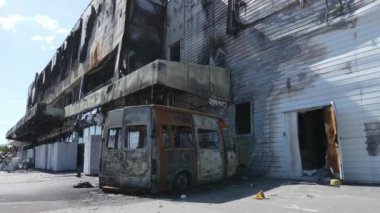 Bucha, Ukrayna 'da savaştan zarar görmüş bir alışveriş merkezi.