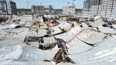 Bucha, Ukrayna 'da savaştan zarar görmüş bir alışveriş merkezi.