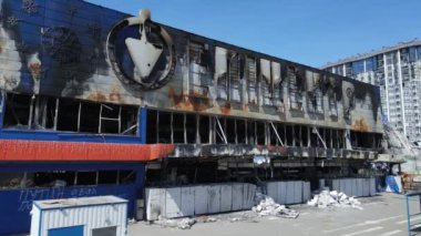 Bucha, Ukrayna 'da savaştan zarar görmüş bir alışveriş merkezi.