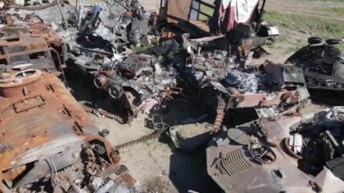 Ukrayna 'daki savaş - Bucha' daki askeri donanım yok edildi