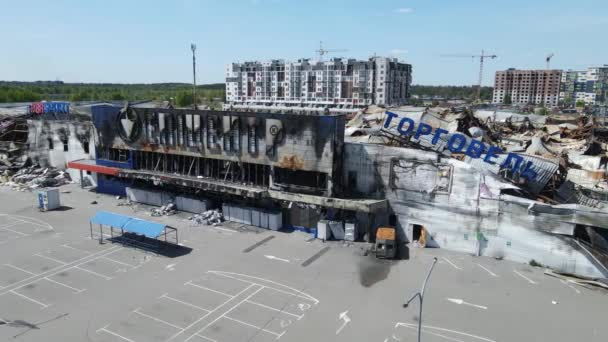 Door Oorlog Verscheurde Gebouw Van Een Winkelcentrum Bucha Oekraïne — Stockvideo