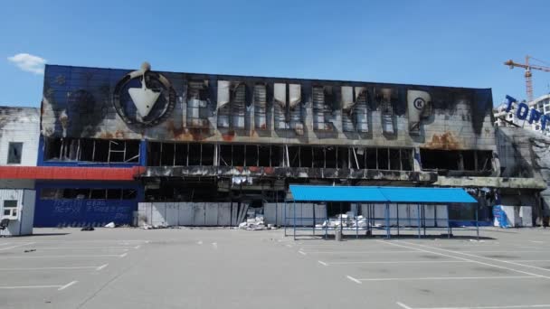 Door Oorlog Verscheurde Gebouw Van Een Winkelcentrum Bucha Oekraïne — Stockvideo