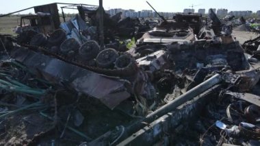 Ukrayna 'daki savaş - Bucha' daki askeri donanım yok edildi