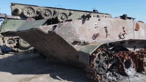 乌克兰战争 布查被摧毁的军事装备 — 图库视频影像