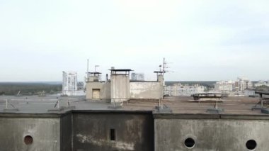 Ukrayna 'da savaş - Kyiv' de yanmış ve yıkılmış evler