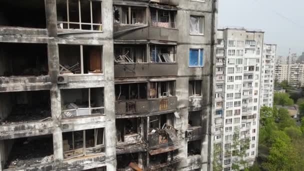 Krig Ukraina Bränt Och Förstört Hus Kiev — Stockvideo