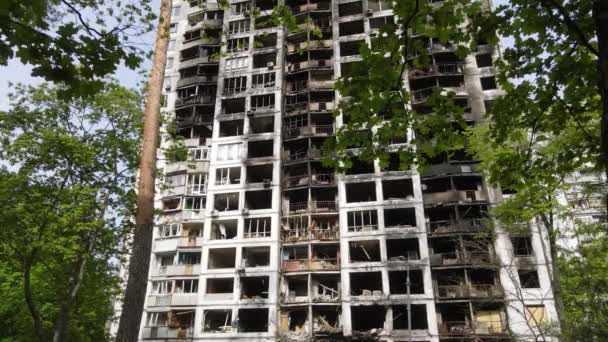 Válka Ukrajině Vyhořelý Zničený Dům Kyjevě — Stock video