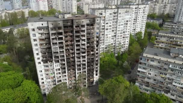 Война Украине Сожженный Разрушенный Дом Киеве — стоковое видео