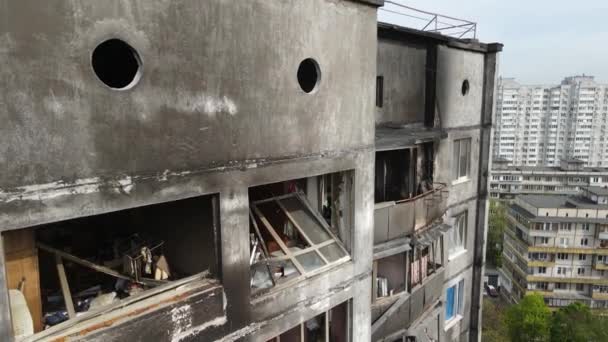 Válka Ukrajině Vyhořelý Zničený Dům Kyjevě — Stock video