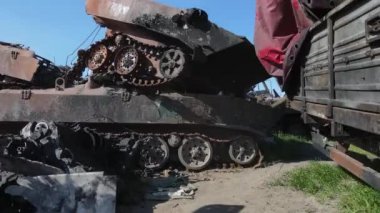 Ukrayna 'daki savaş - Bucha' daki askeri donanım yok edildi