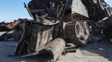 Ukrayna 'daki savaş - Bucha' daki askeri donanım yok edildi