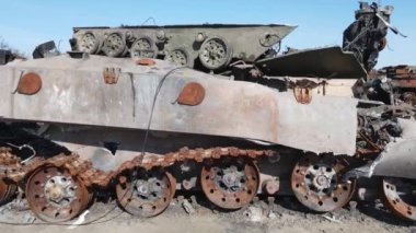 Ukrayna 'daki savaş - Bucha' daki askeri donanım yok edildi