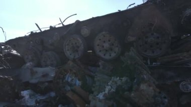 Ukrayna 'daki savaş - Bucha' daki askeri donanım yok edildi