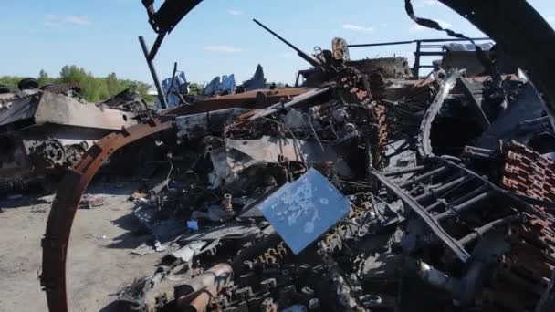 Wojna Ukrainie Zniszczony Sprzęt Wojskowy Bucha — Wideo stockowe