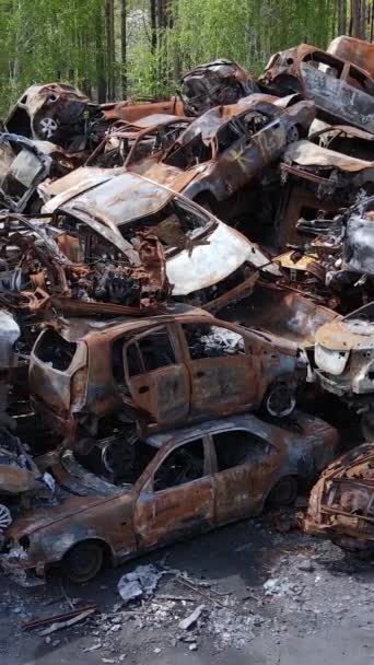 Вертикальне Відео Знищених Знятих Автомобілів Місті Ірпін Україна Наслідки Війни — стокове відео