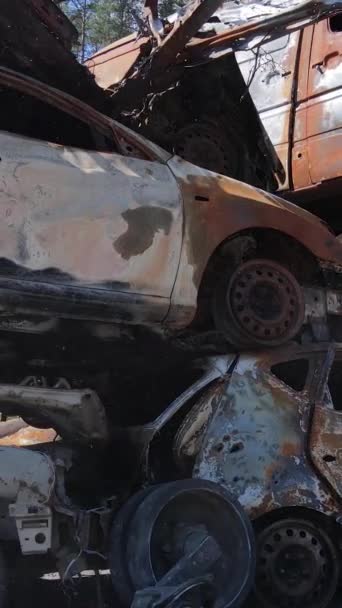 Вертикальне Відео Знищених Знятих Автомобілів Місті Ірпін Україна Наслідки Війни — стокове відео