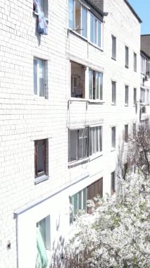 Borodyanka, Ukrayna 'da yıkılmış bir binanın dikey videosu