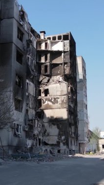 Borodyanka, Ukrayna 'da yıkılmış bir binanın dikey videosu
