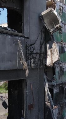 Borodyanka, Ukrayna 'da yıkılmış bir binanın dikey videosu