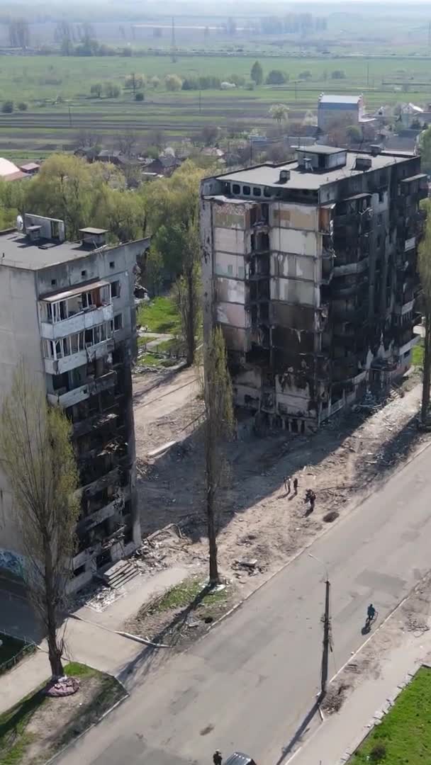 Függőleges Videó Egy Lerombolt Épület Borodyanka Ukrajna — Stock videók
