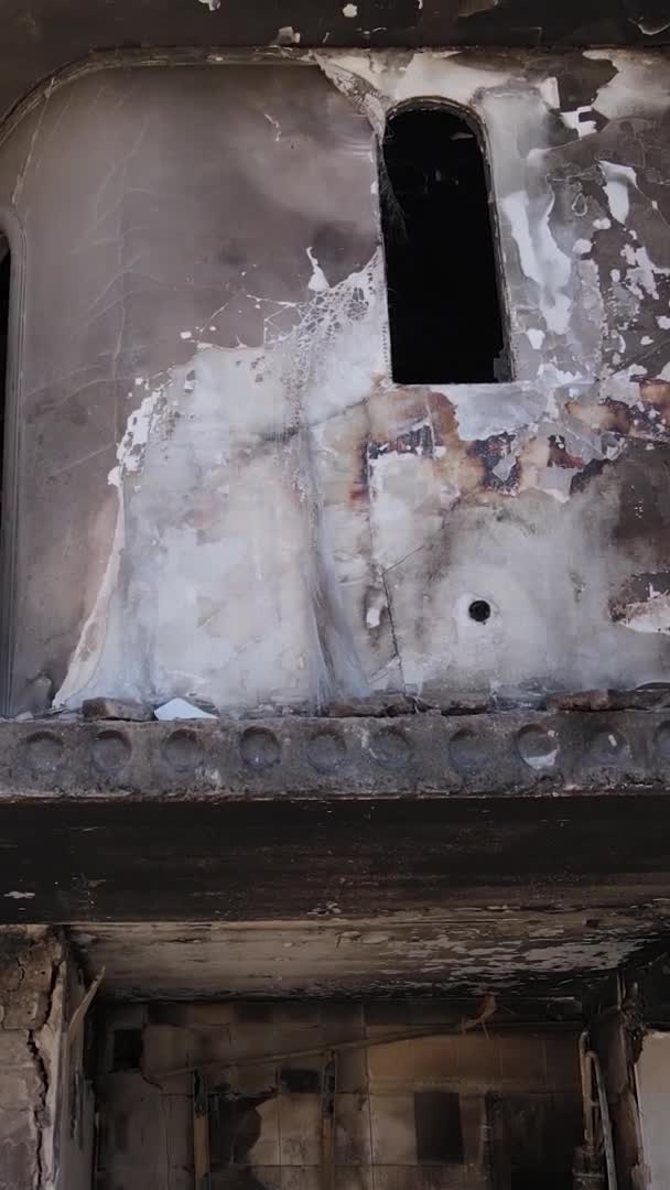 Vídeo Vertical Edificio Destruido Borodyanka Ucrania — Vídeo de stock
