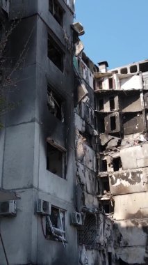 Borodyanka, Ukrayna 'da yıkılmış bir binanın dikey videosu