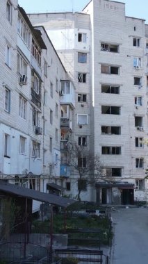 Borodyanka, Ukrayna 'da yıkılmış bir binanın dikey videosu