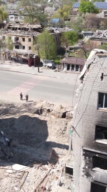 Borodyanka, Ukrayna 'da yıkılmış bir binanın dikey videosu