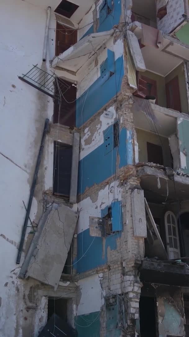 Vertikales Video Eines Zerstörten Gebäudes Borodyanka Ukraine — Stockvideo