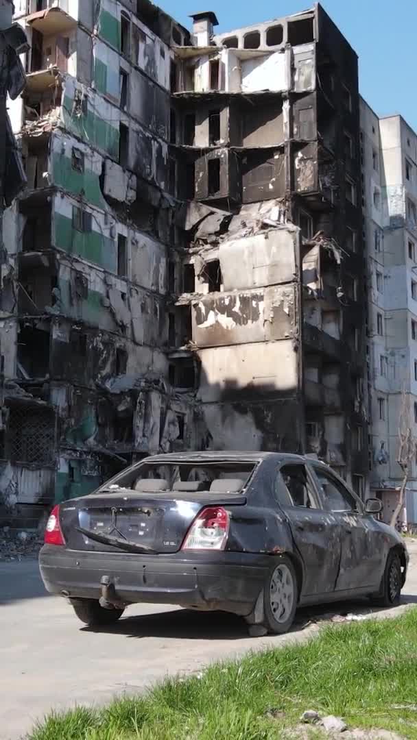 Vídeo Vertical Edificio Destruido Borodyanka Ucrania — Vídeos de Stock