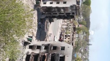 Borodyanka, Ukrayna 'da yıkılmış bir binanın dikey videosu