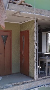 Borodyanka, Ukrayna 'da yıkılmış bir binanın dikey videosu