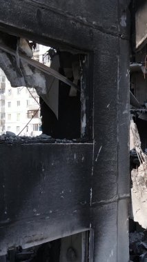 Borodyanka, Ukrayna 'da yıkılmış bir binanın dikey videosu