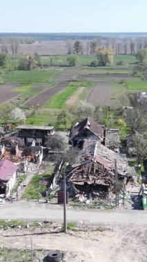 Borodyanka, Ukrayna 'da yıkılmış bir binanın dikey videosu