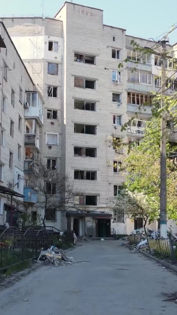 Vídeo Vertical Edificio Destruido Borodyanka Ucrania — Vídeos de Stock