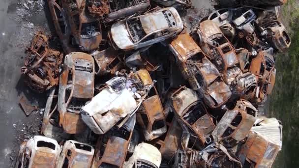 Vídeo Vertical Coches Destruidos Disparados Ciudad Irpin Ucrania — Vídeos de Stock