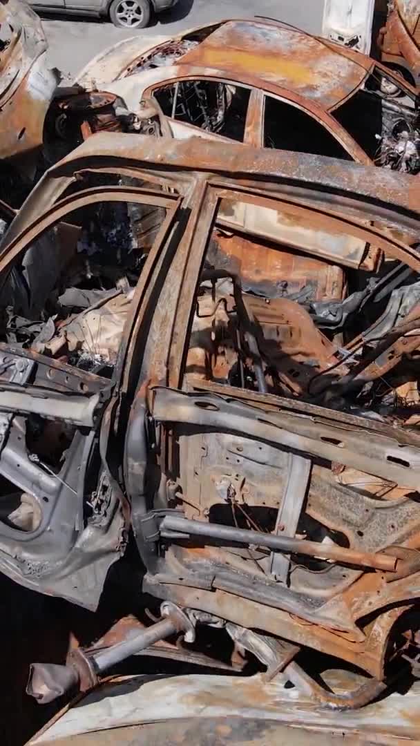 Verticale Video Van Vernielde Neergeschoten Auto Stad Irpin Oekraïne — Stockvideo