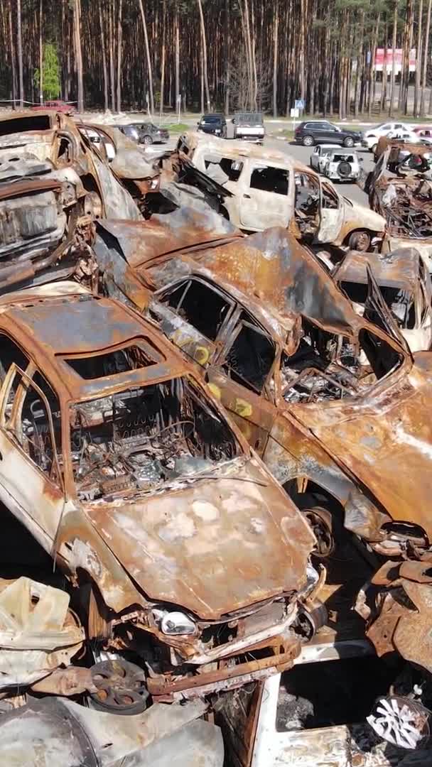Video Verticale Auto Distrutte Girate Nella Città Irpin Ucraina — Video Stock