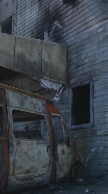 Bucha, Ukrayna 'da yıkılan bir alışveriş merkezinin dikey videosu