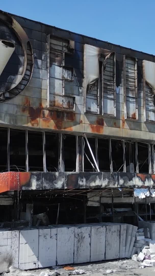 Vídeo Vertical Edificio Destruido Centro Comercial Bucha Ucrania — Vídeos de Stock