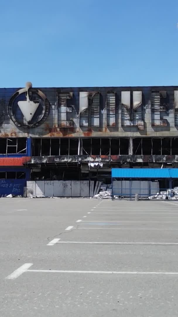 Vídeo Vertical Edificio Destruido Centro Comercial Bucha Ucrania — Vídeo de stock