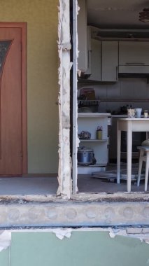 Borodyanka, Ukrayna 'da yıkılmış bir binanın dikey videosu