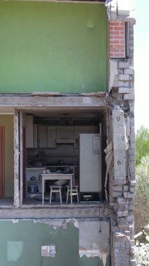 Borodyanka, Ukrayna 'da yıkılmış bir binanın dikey videosu
