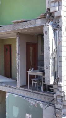 Borodyanka, Ukrayna 'da yıkılmış bir binanın dikey videosu