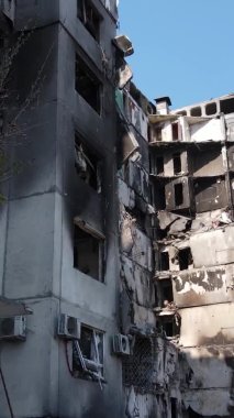 Borodyanka, Ukrayna 'da yıkılmış bir binanın dikey videosu