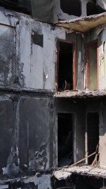 Borodyanka, Ukrayna 'da yıkılmış bir binanın dikey videosu