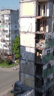 Borodyanka, Ukrayna 'da yıkılmış bir binanın dikey videosu