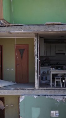 Borodyanka, Ukrayna 'da yıkılmış bir binanın dikey videosu
